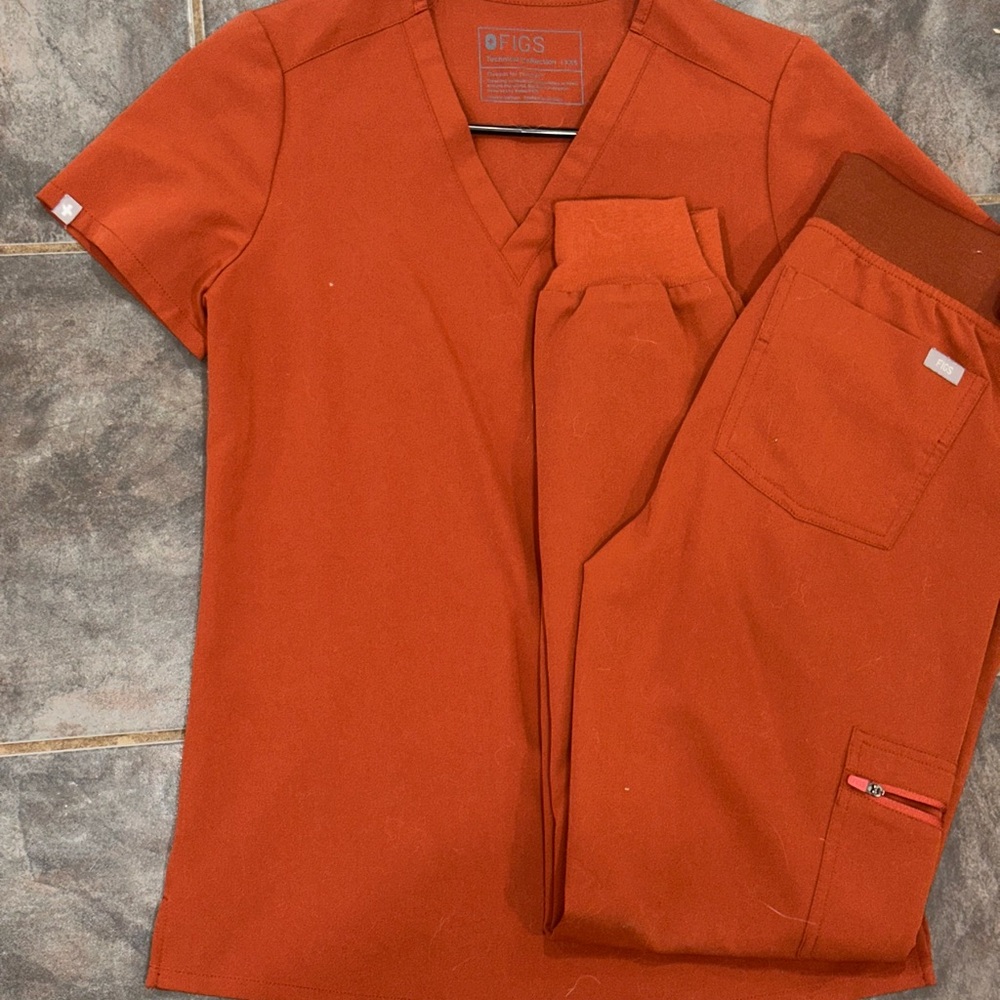 Figs Vibrant Orange Scrub Ensemble